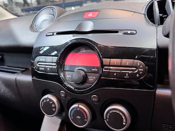 Used Mazda Mazda2 2011 for sale - 75646593: Photo