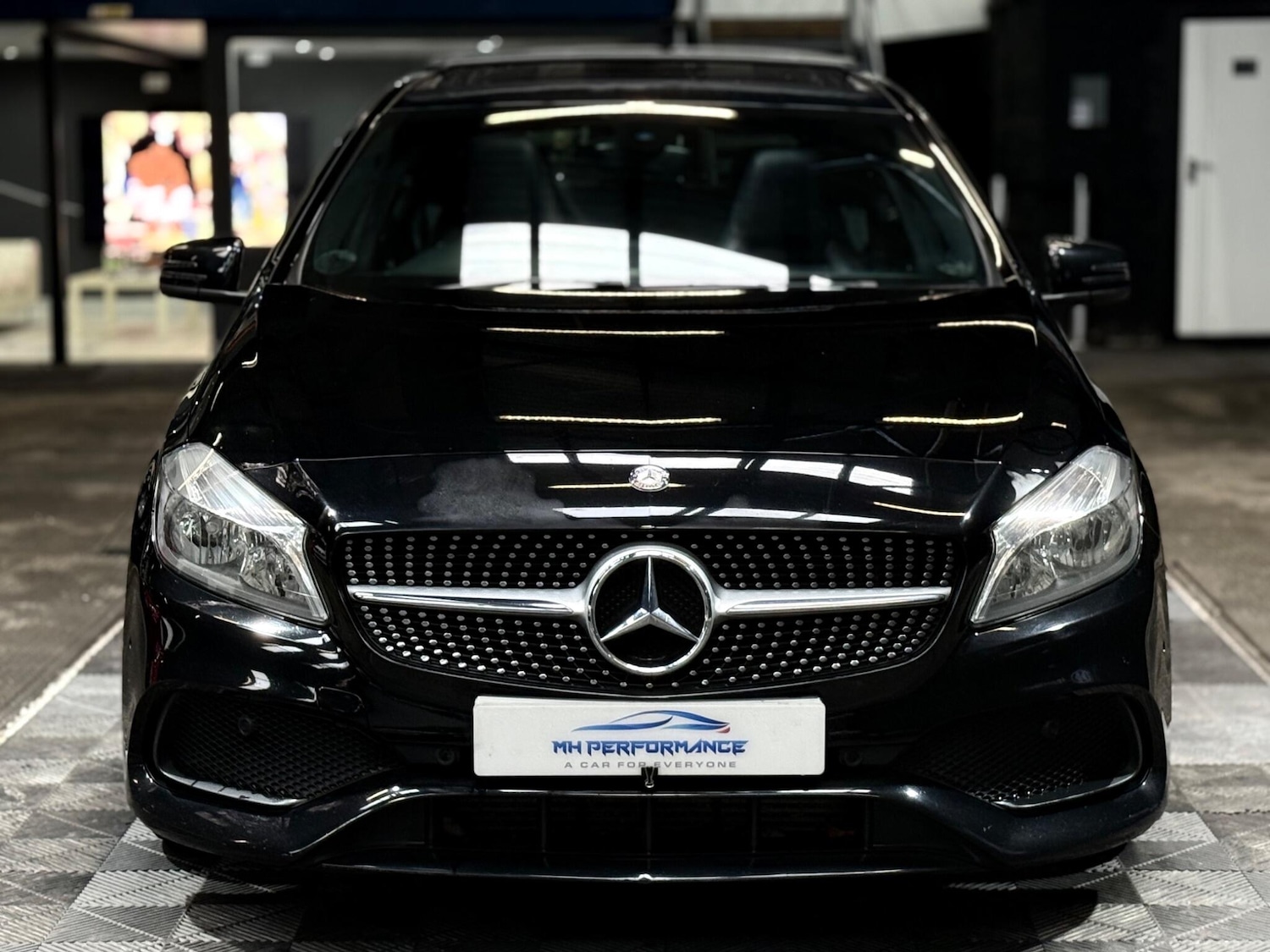 Used Mercedes-Benz A-Class 2017 for sale - 76964554: Photo 2