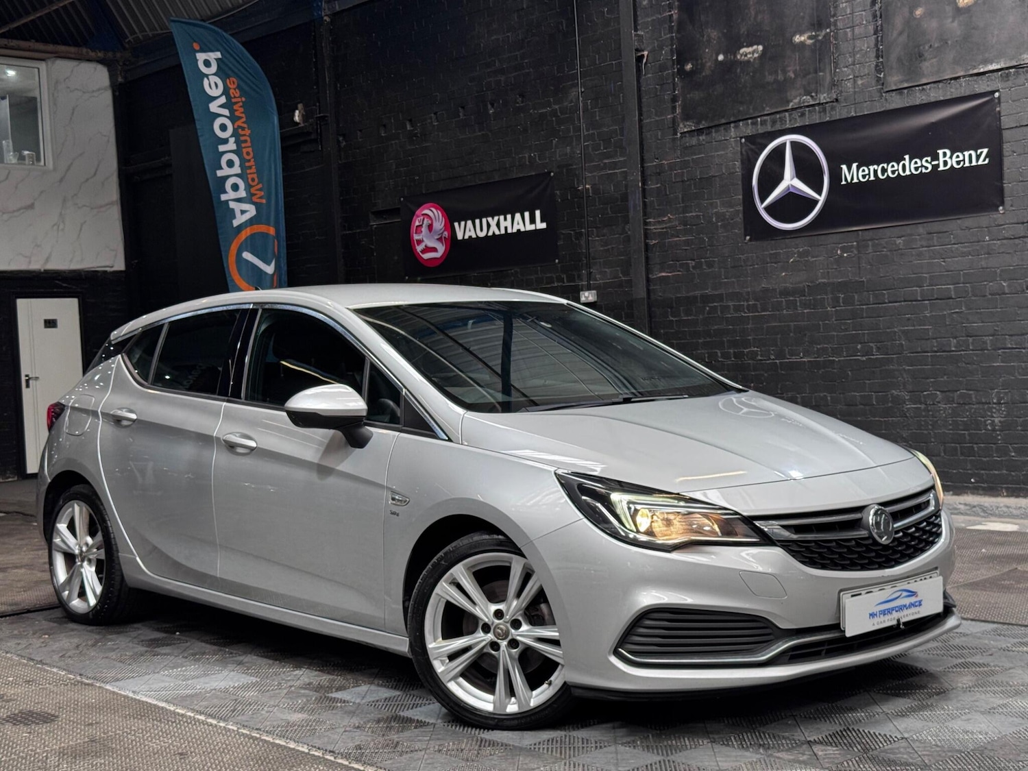 Used Vauxhall Astra 2018 for sale - 76377478: Photo 2