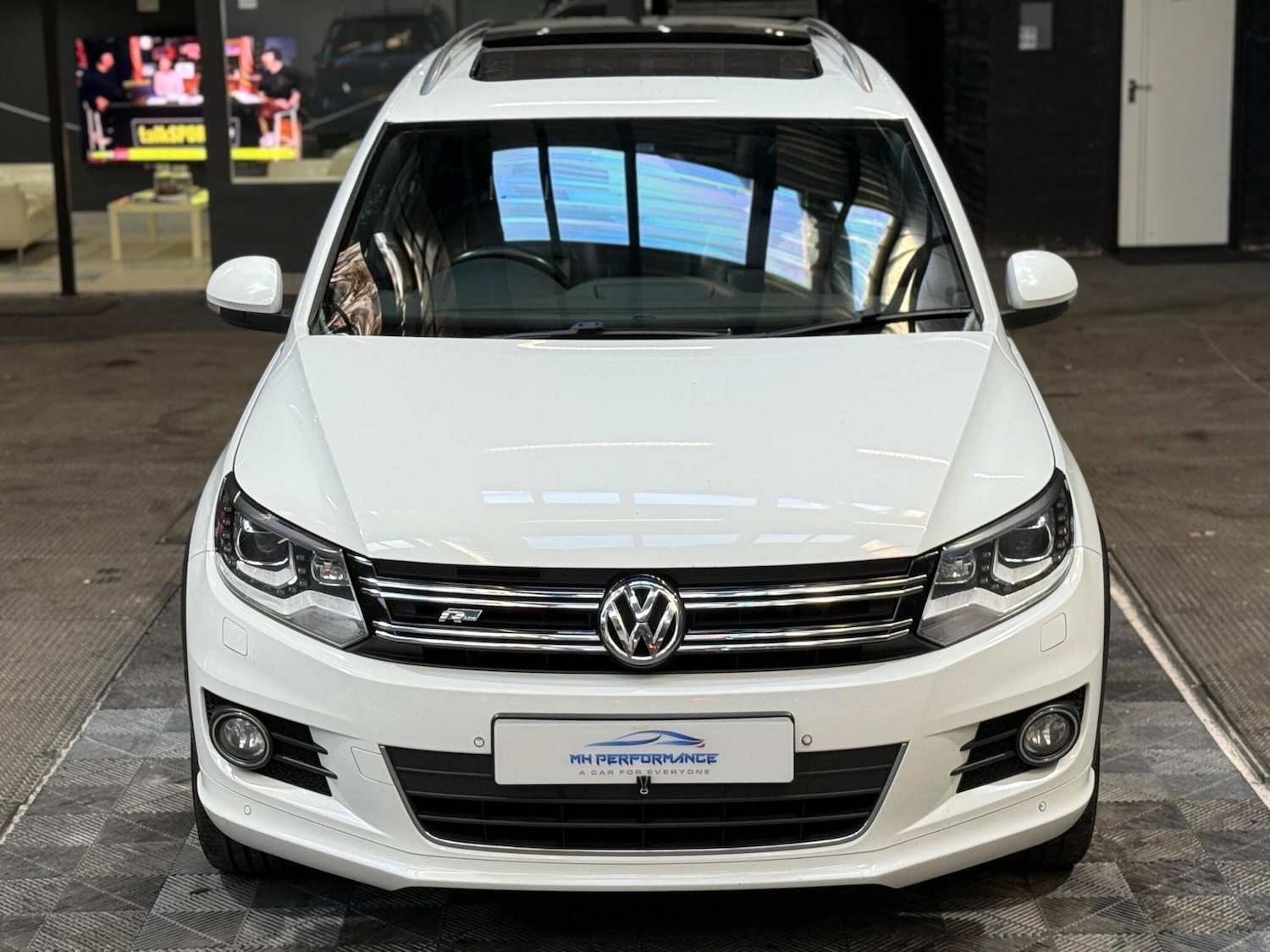 Used Volkswagen Tiguan 2015 for sale - 76632963: Photo 2