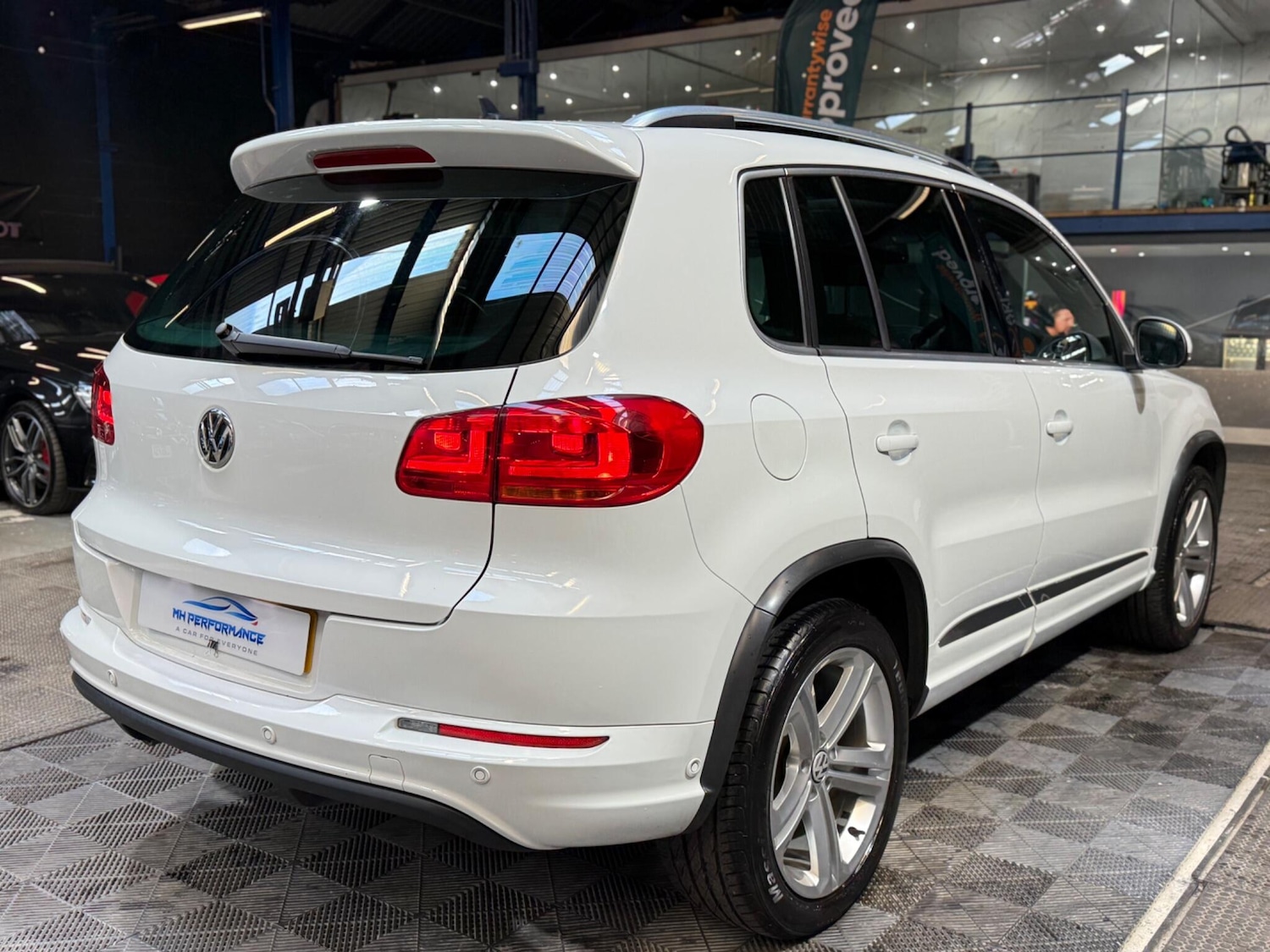 Used Volkswagen Tiguan 2015 for sale - 76632963: Photo 35