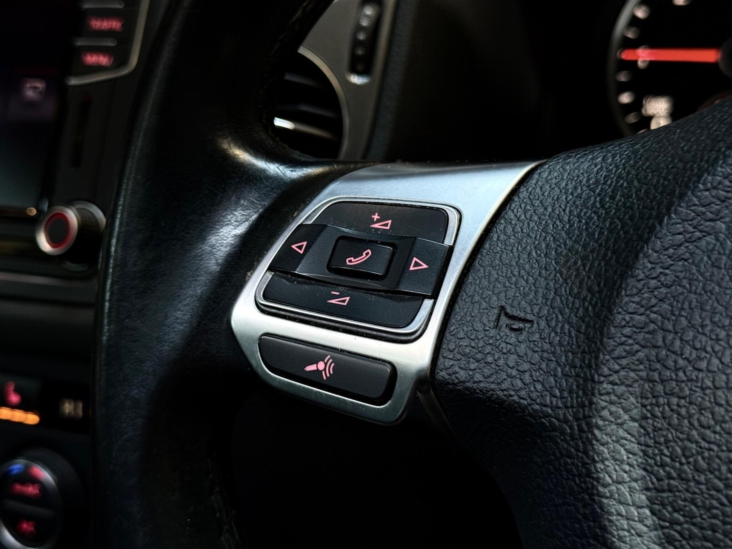 Used Volkswagen Tiguan 2015 for sale - 76632963: Photo 56