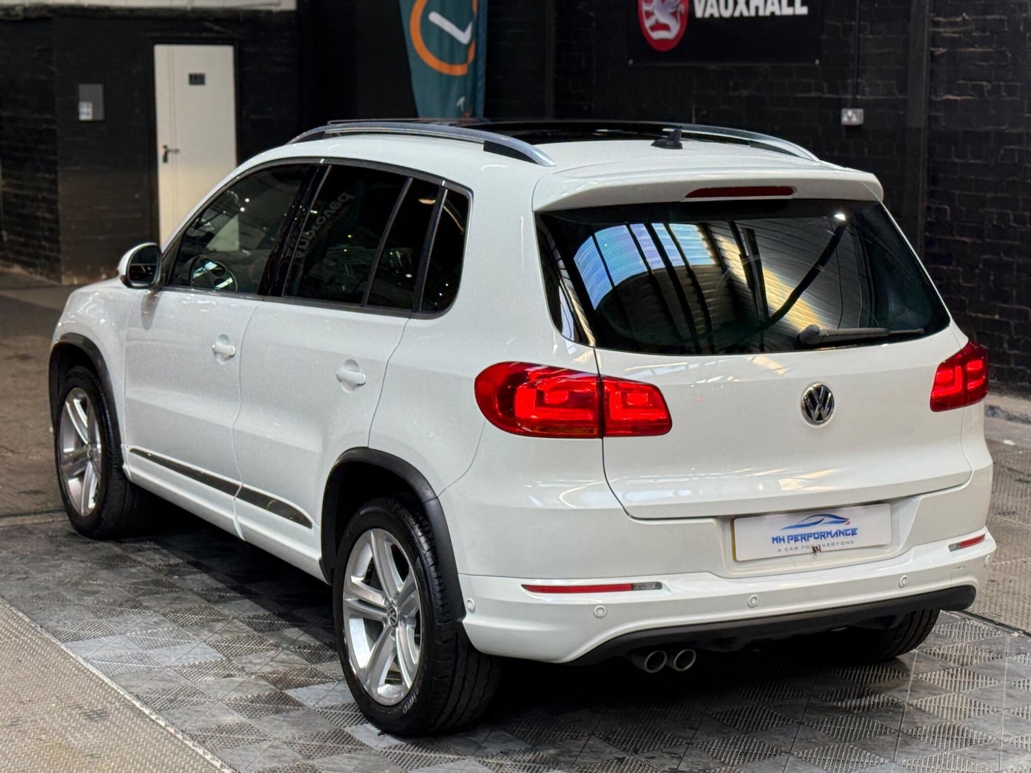 Used Volkswagen Tiguan 2015 for sale - 76632963: Photo 9