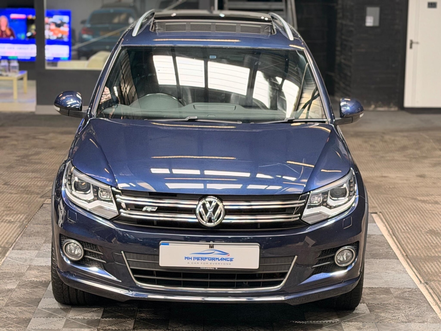 Used Volkswagen Tiguan 2015 for sale - 76714351: Photo 2