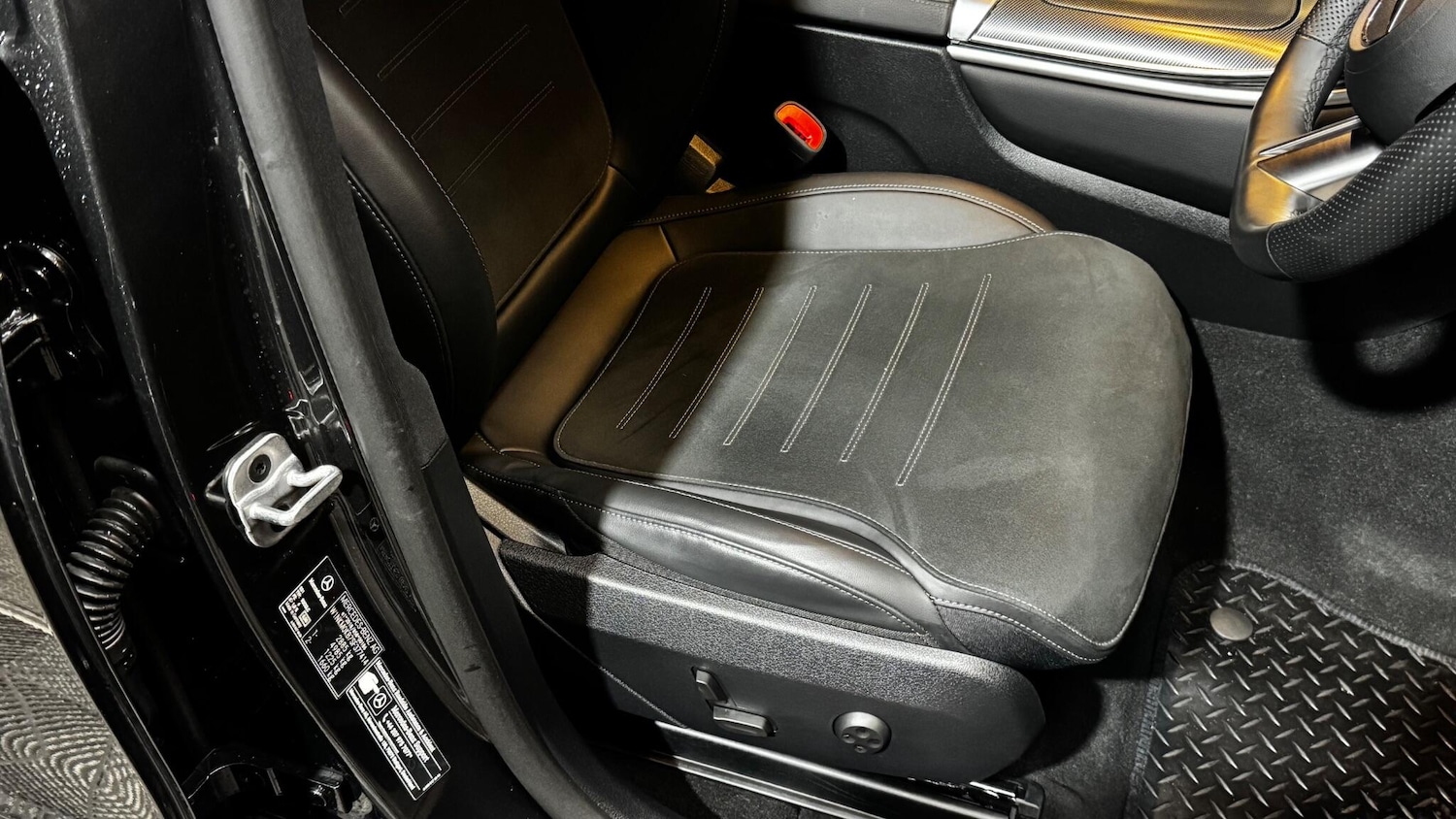 Used Mercedes-Benz GLC 2025 for sale - 77400564: Photo 35