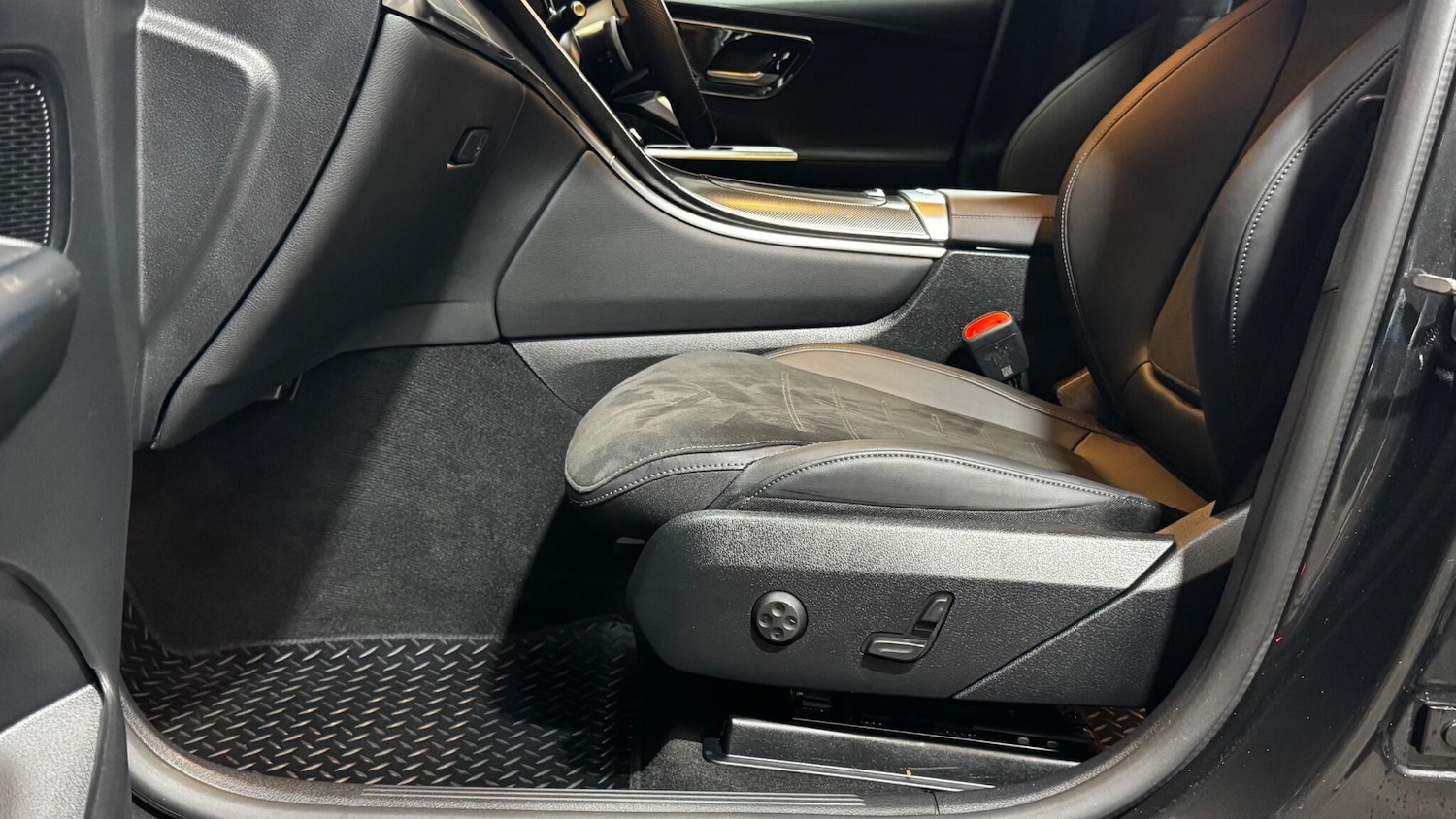 Used Mercedes-Benz GLC 2025 for sale - 77400564: Photo 55