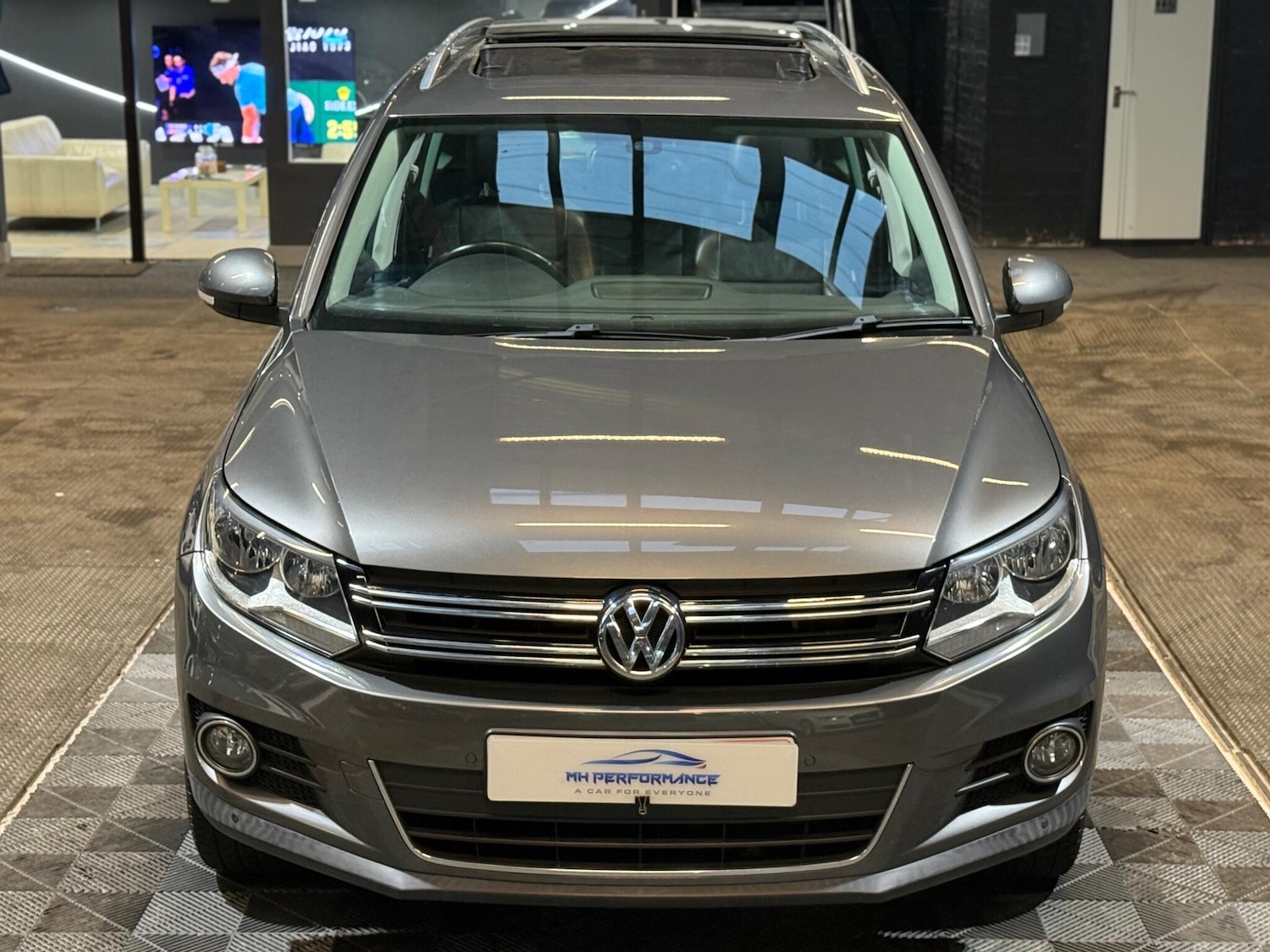 Used Volkswagen Tiguan 2014 for sale - 75904936: Photo 2