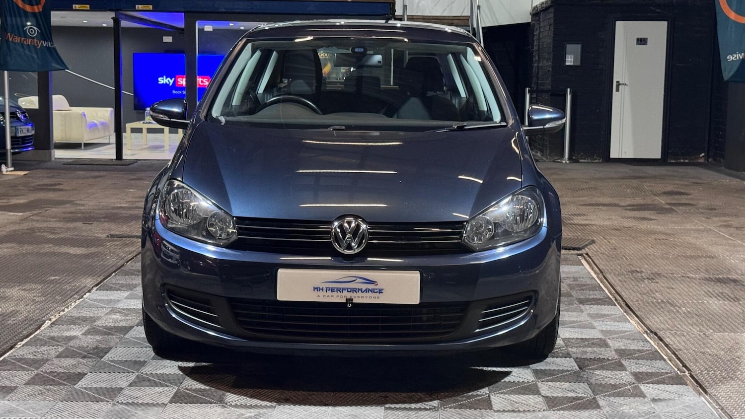 Used Volkswagen Golf 2010 for sale - 77041005: Photo 2