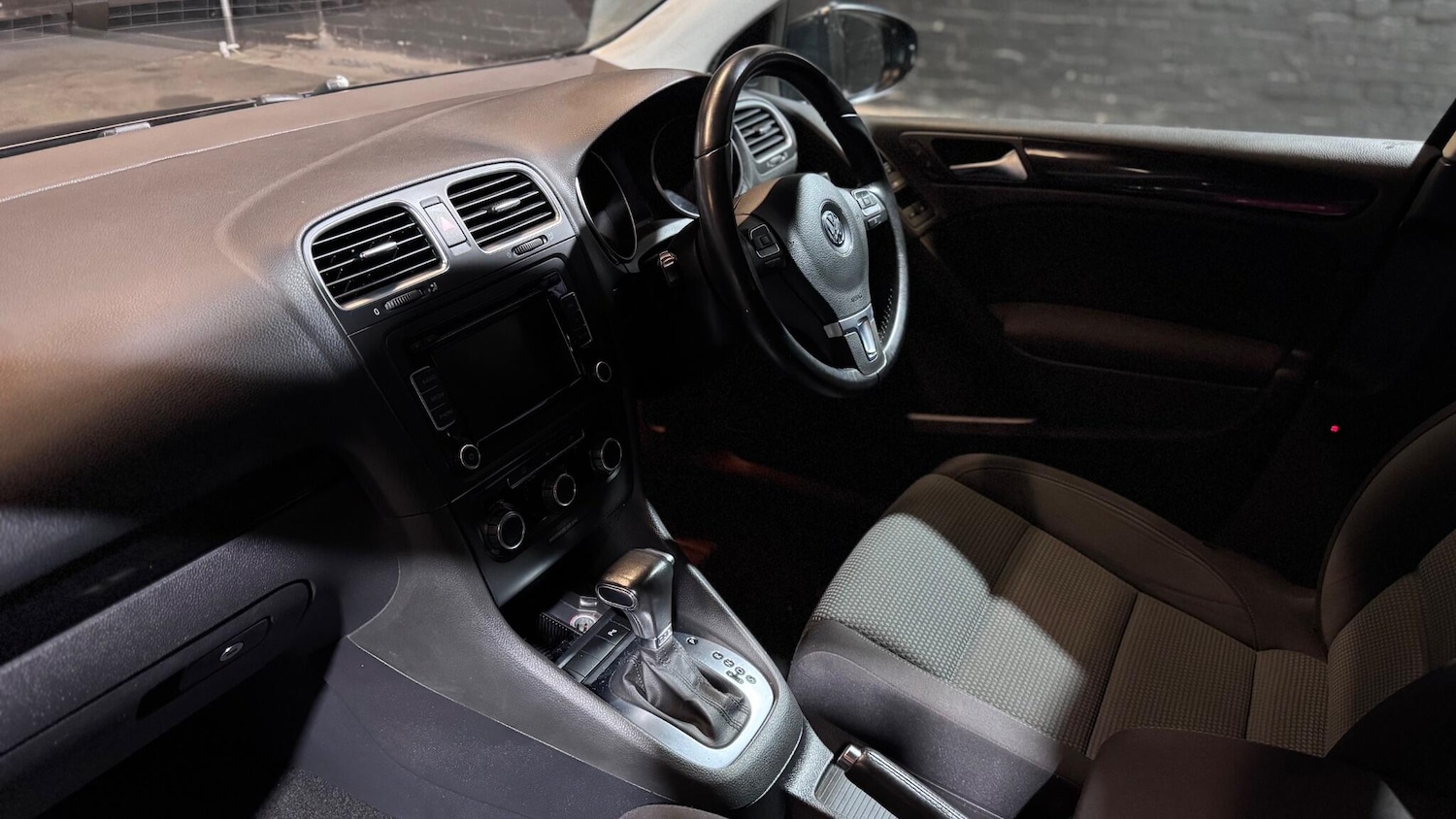 Used Volkswagen Golf 2010 for sale - 77041005: Photo 29