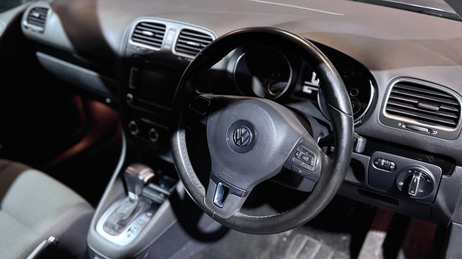 Used Volkswagen Golf 2010 for sale - 77041005: Photo 56