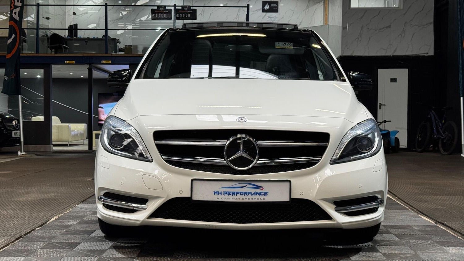 Used Mercedes-Benz B Class 2014 for sale - 77411563: Photo 2