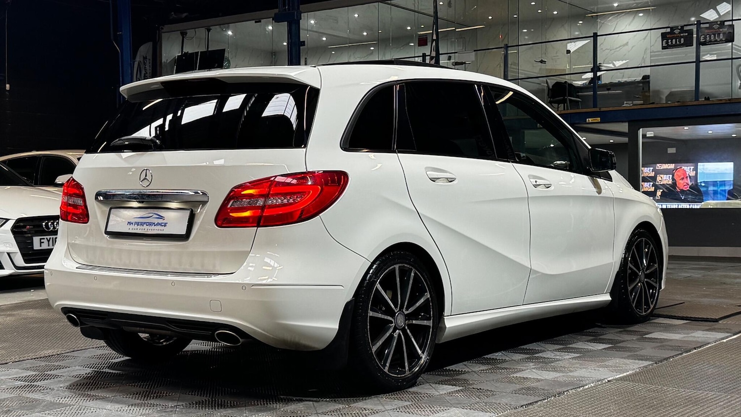 Used Mercedes-Benz B Class 2014 for sale - 77411563: Photo 8