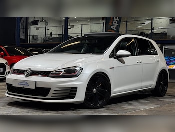Used Volkswagen Golf 2015 for sale - 77400393: Photo