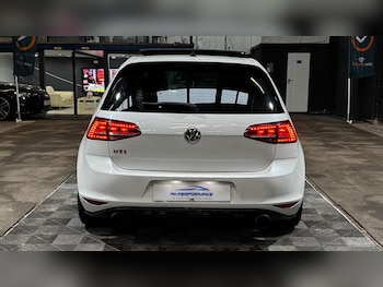 Used Volkswagen Golf 2015 for sale - 77400393: Photo