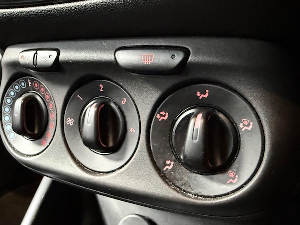 Used Vauxhall Corsa 2015 for sale - 74875585: Photo 22