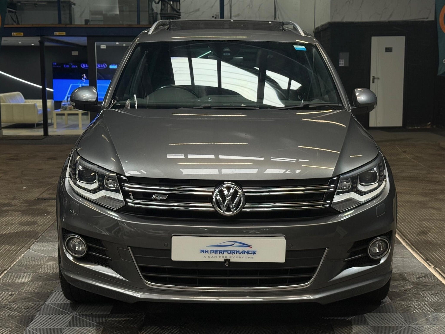 Used Volkswagen Tiguan 2013 for sale - 76327094: Photo 2