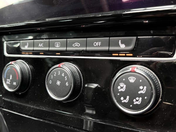 Used Volkswagen Golf 2017 for sale - 75268271: Photo 39