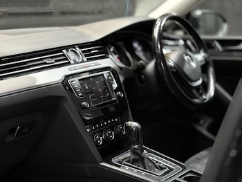 Used Volkswagen Passat 2016 for sale - 76485497: Photo