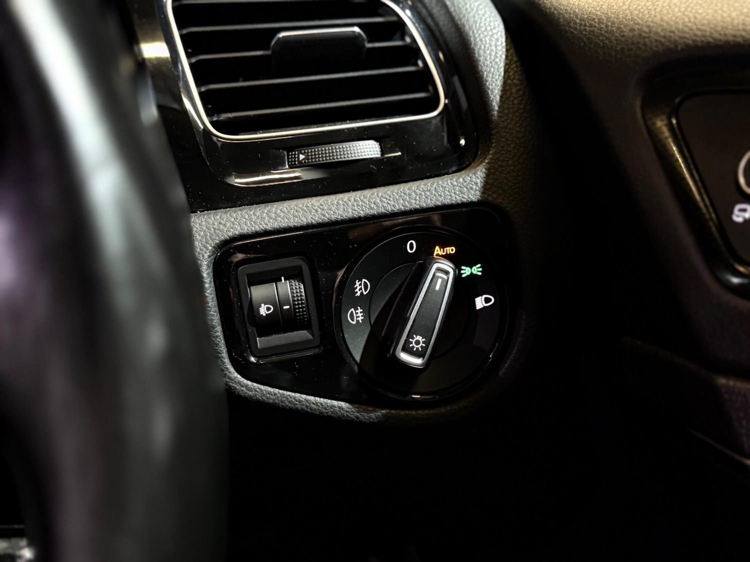 Used Volkswagen Golf 2016 for sale - 77305890: Photo 30