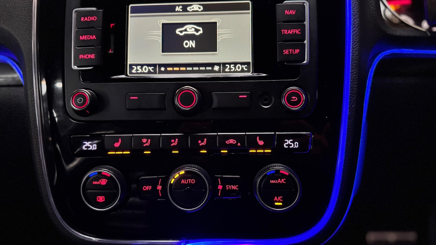 Used Volkswagen Scirocco 2015 for sale - 77611799: Photo 19