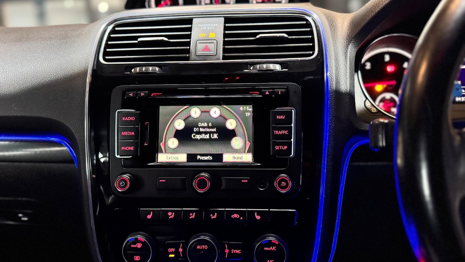 Used Volkswagen Scirocco 2015 for sale - 77611799: Photo 8