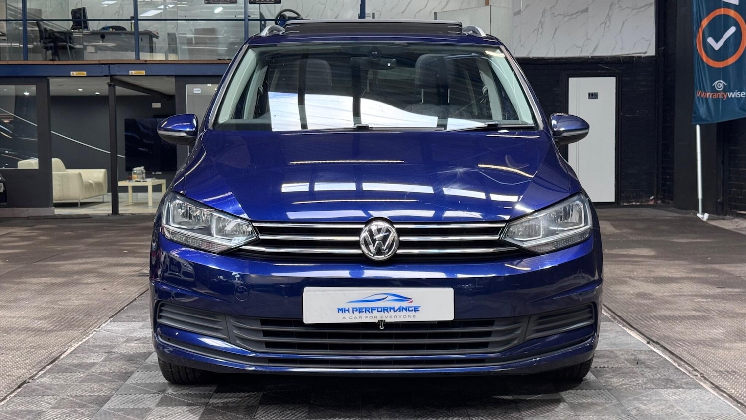 Used Volkswagen Touran 2017 for sale - 77564668: Photo 2
