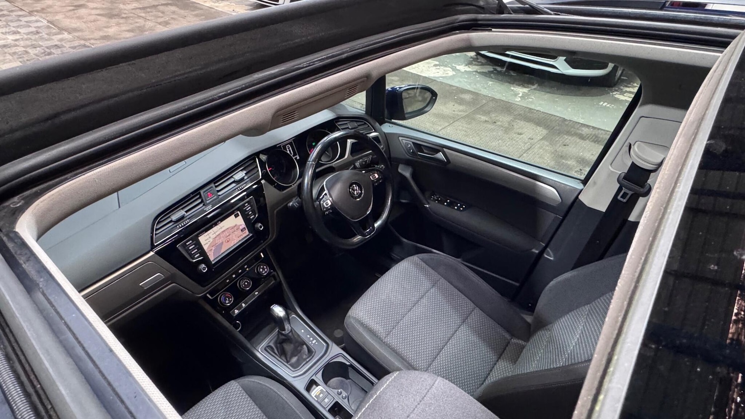 Used Volkswagen Touran 2017 for sale - 77564668: Photo 5