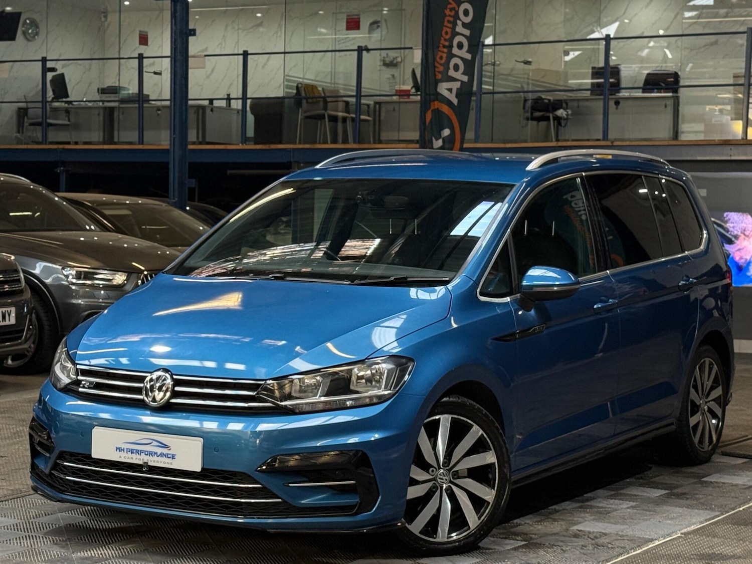 Used Volkswagen Touran 2017 for sale - 76152755: Photo 1