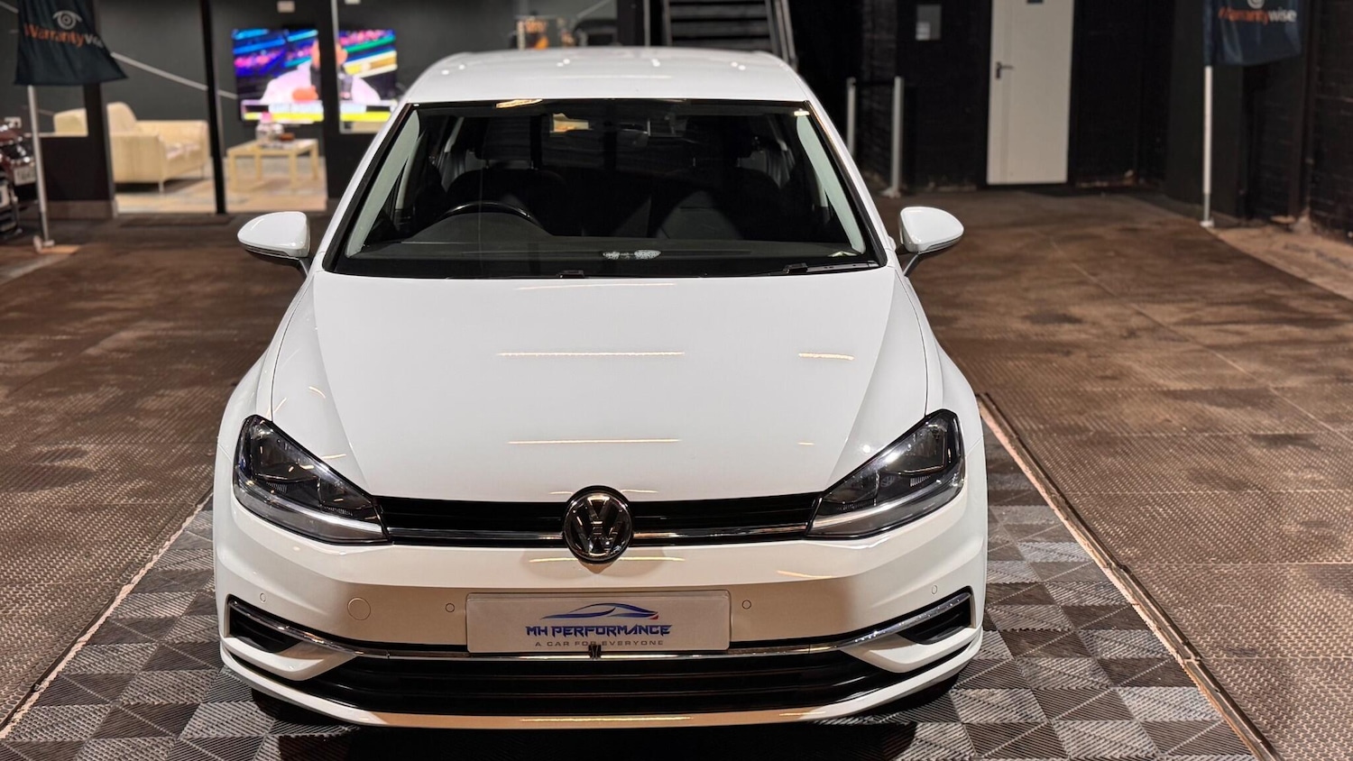 Used Volkswagen Golf 2017 for sale - 77155910: Photo 2