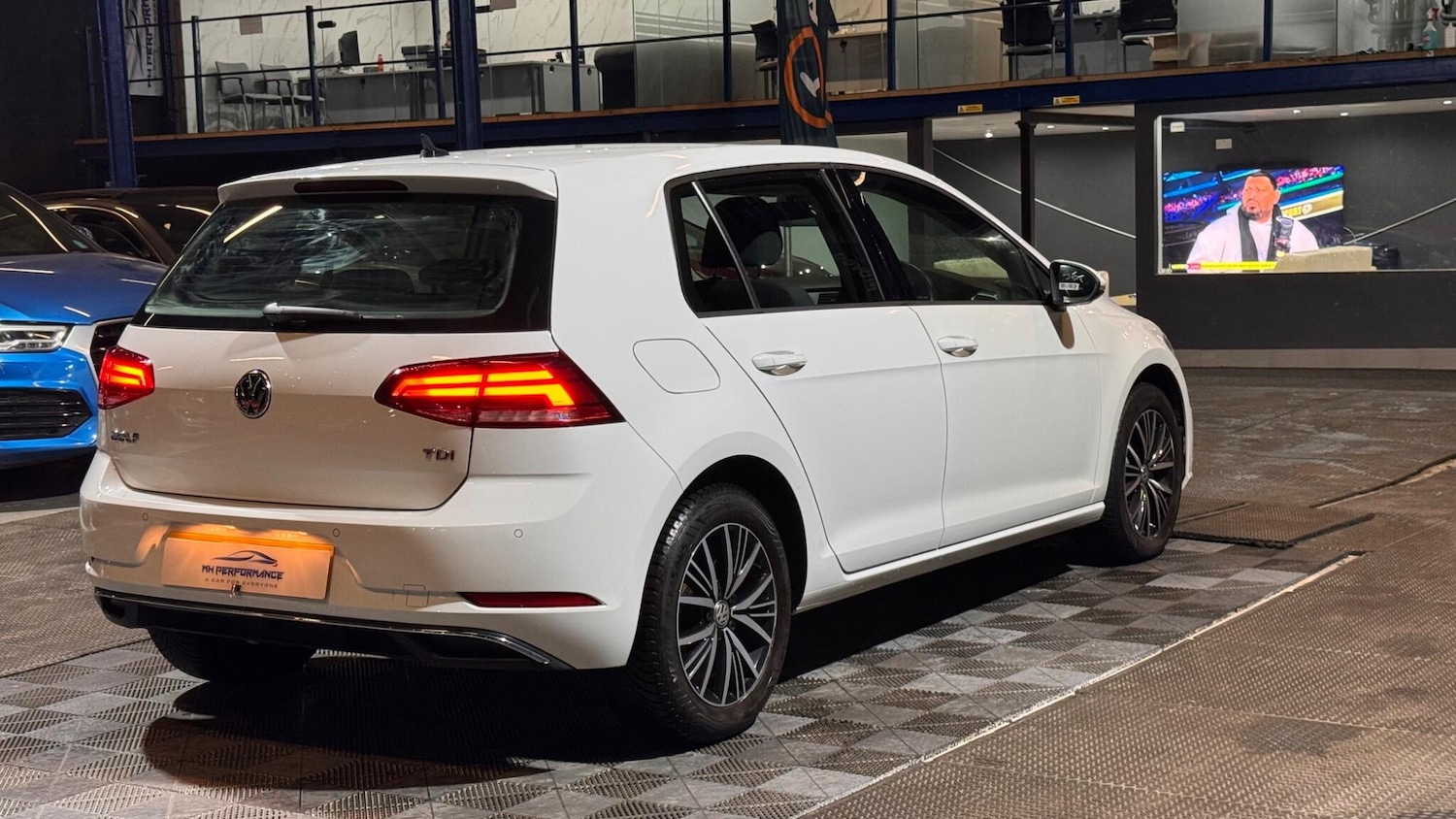 Used Volkswagen Golf 2017 for sale - 77155910: Photo 5