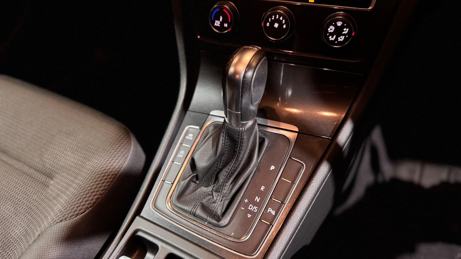 Used Volkswagen Golf 2017 for sale - 77155910: Photo 6