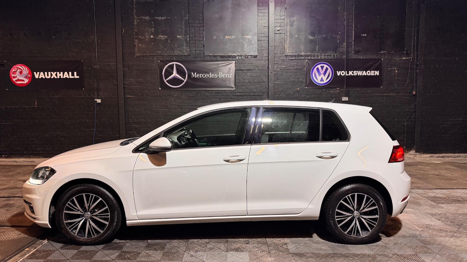 Used Volkswagen Golf 2017 for sale - 77155910: Photo 8