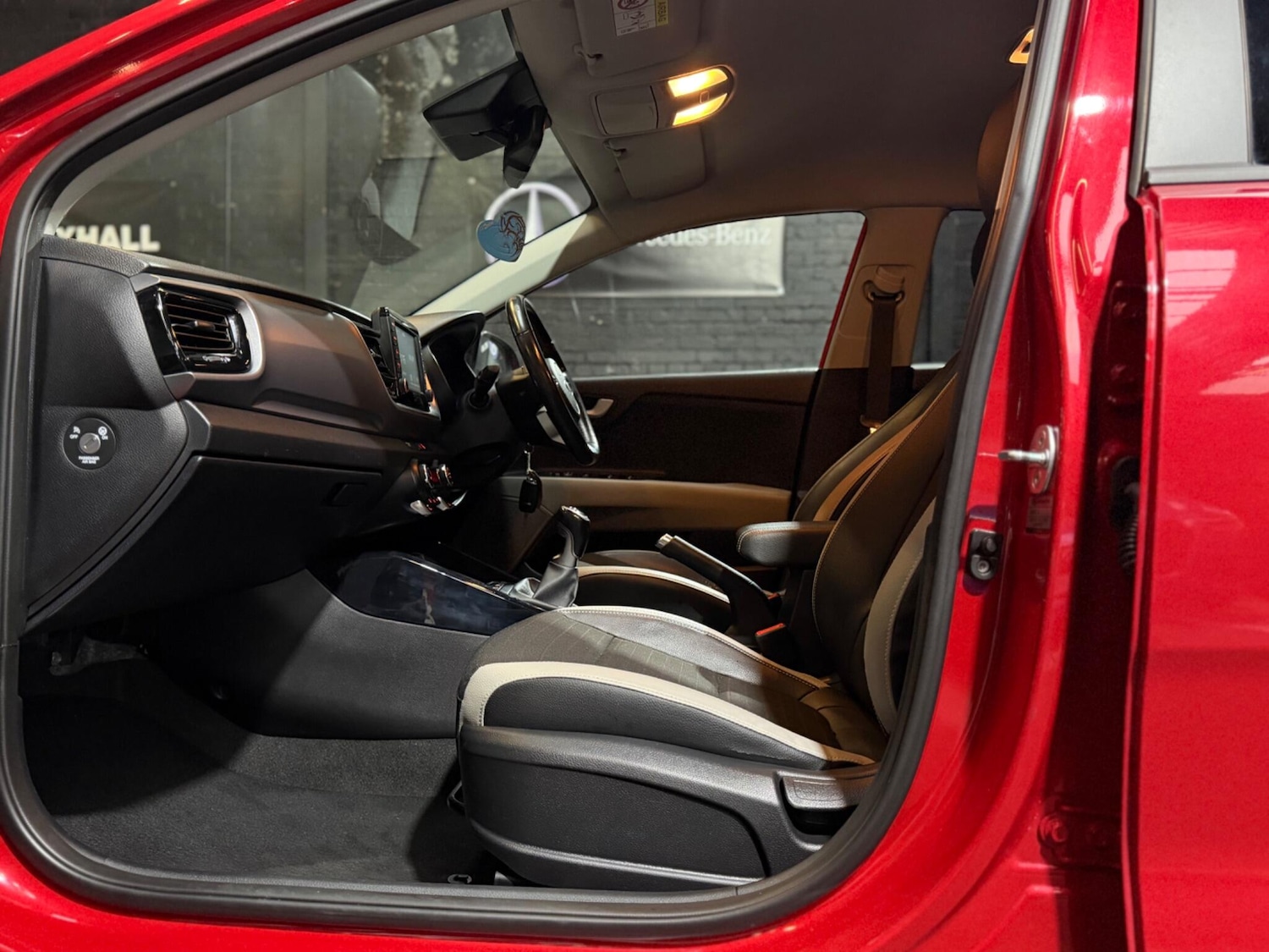 Used Kia Stonic 2019 for sale - 77441231: Photo 23