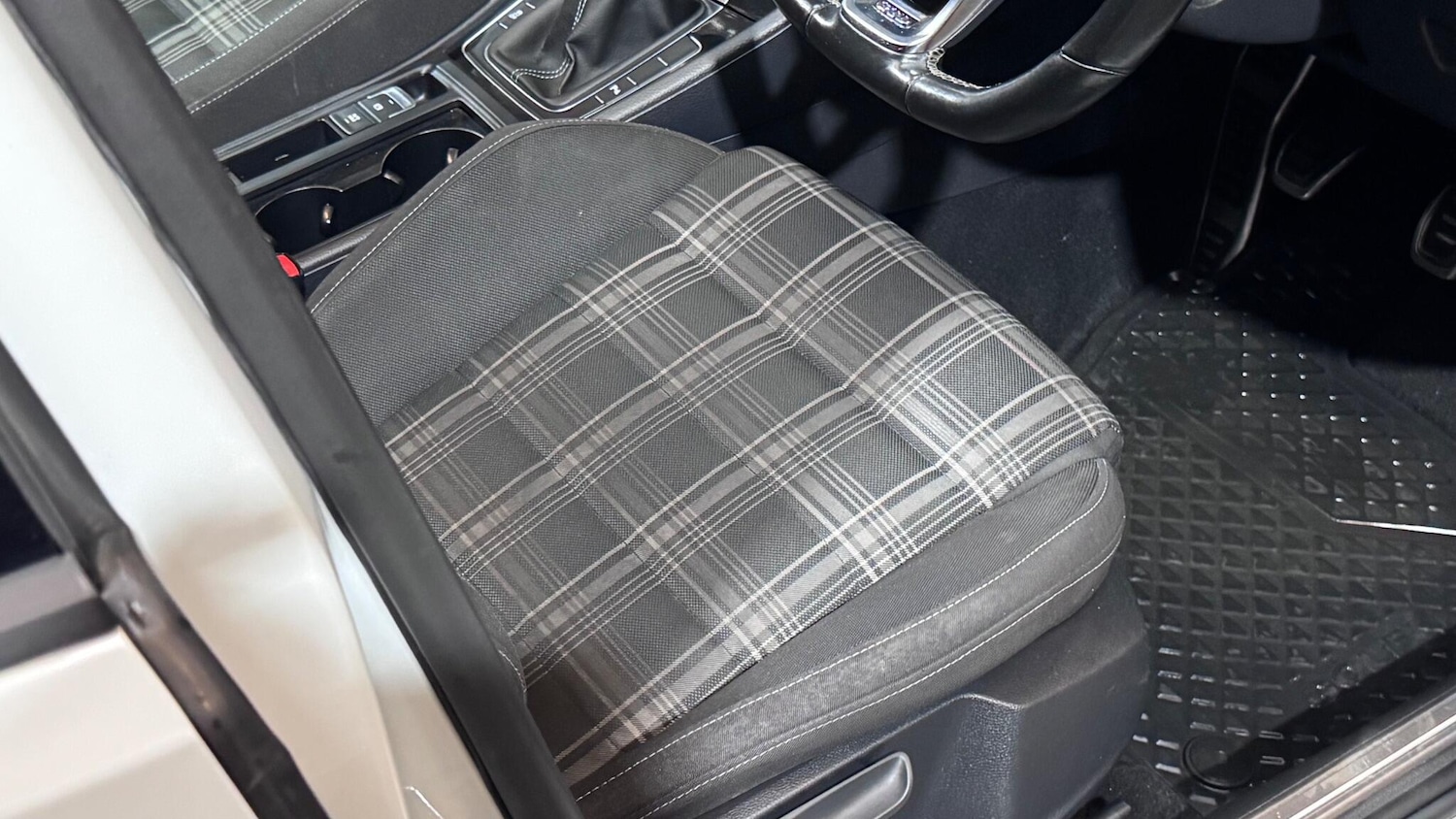 Used Volkswagen Golf 2014 for sale - 77237541: Photo 51