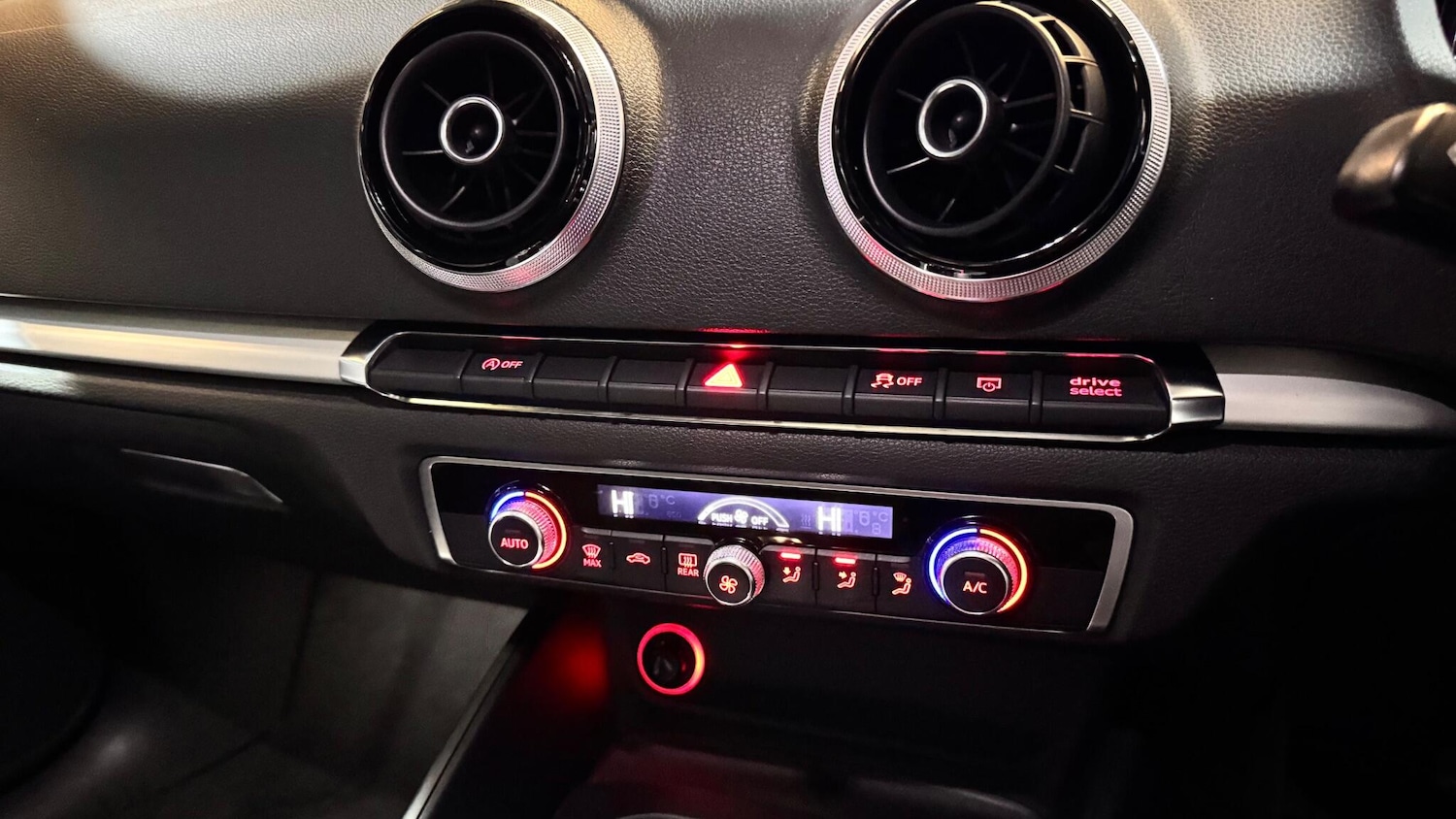 Used Audi A3 2013 for sale - 77155690: Photo 15