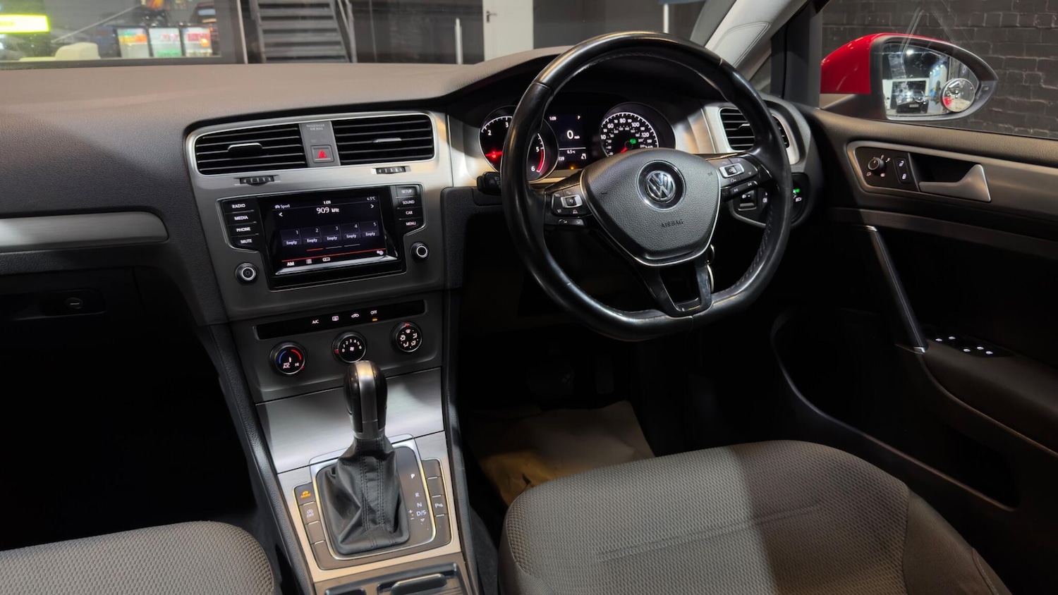 Used Volkswagen Golf 2015 for sale - 77993732: Photo 29