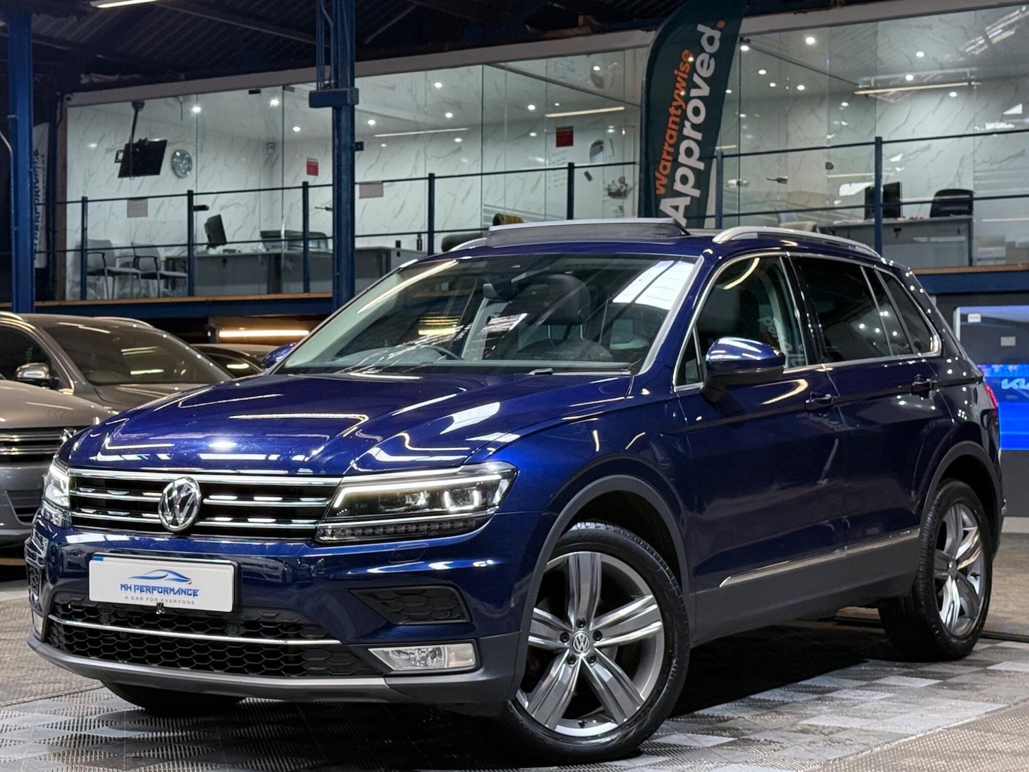 Used Volkswagen Tiguan 2016 for sale - 76152419: Photo 1