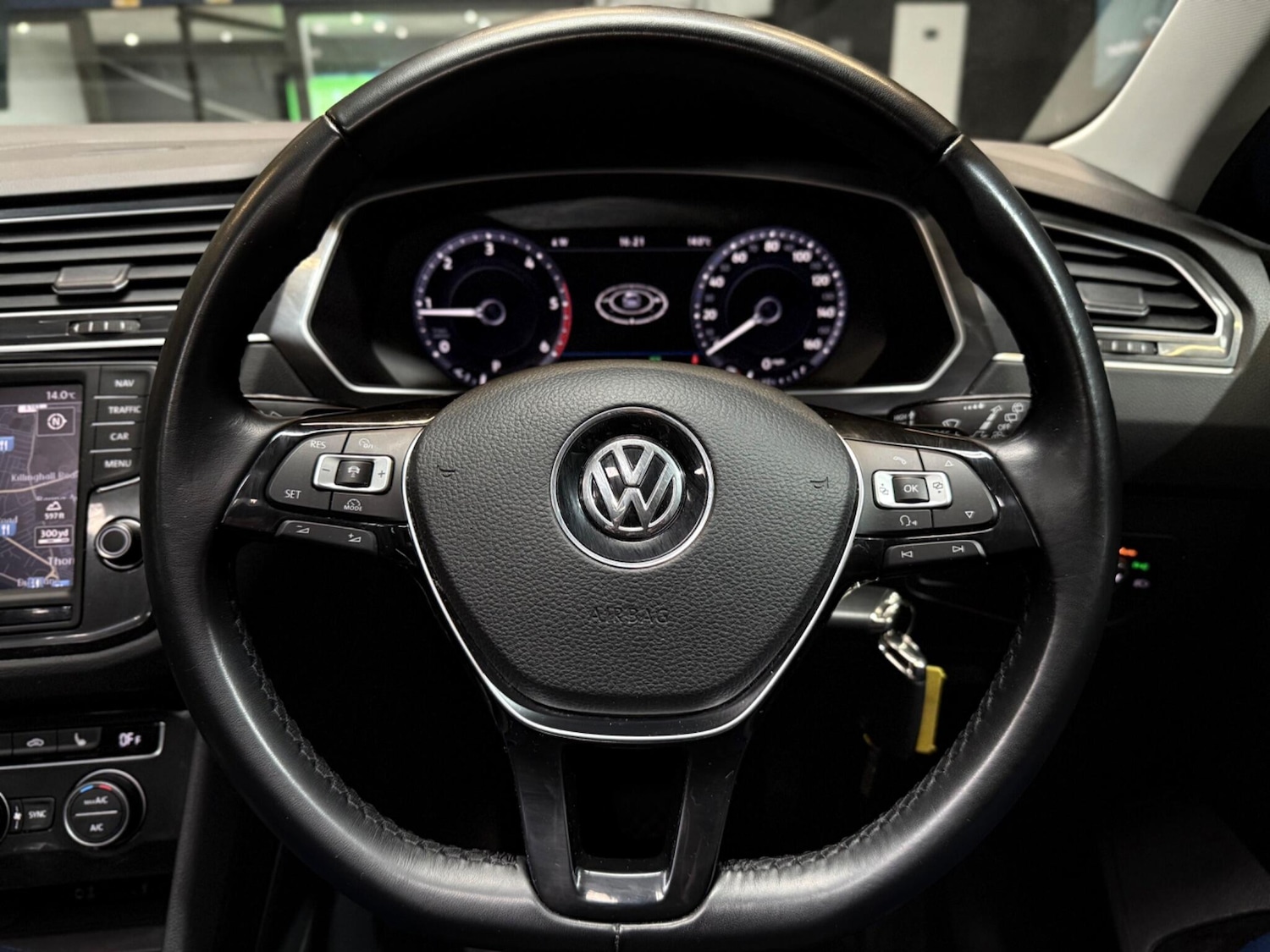 Used Volkswagen Tiguan 2016 for sale - 76152419: Photo 24