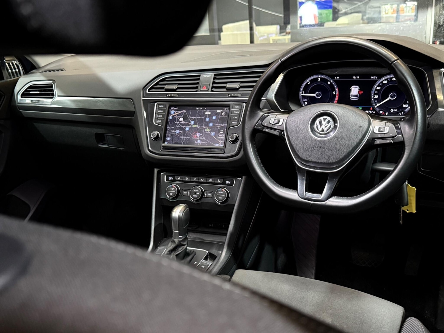 Used Volkswagen Tiguan 2016 for sale - 76152419: Photo 30