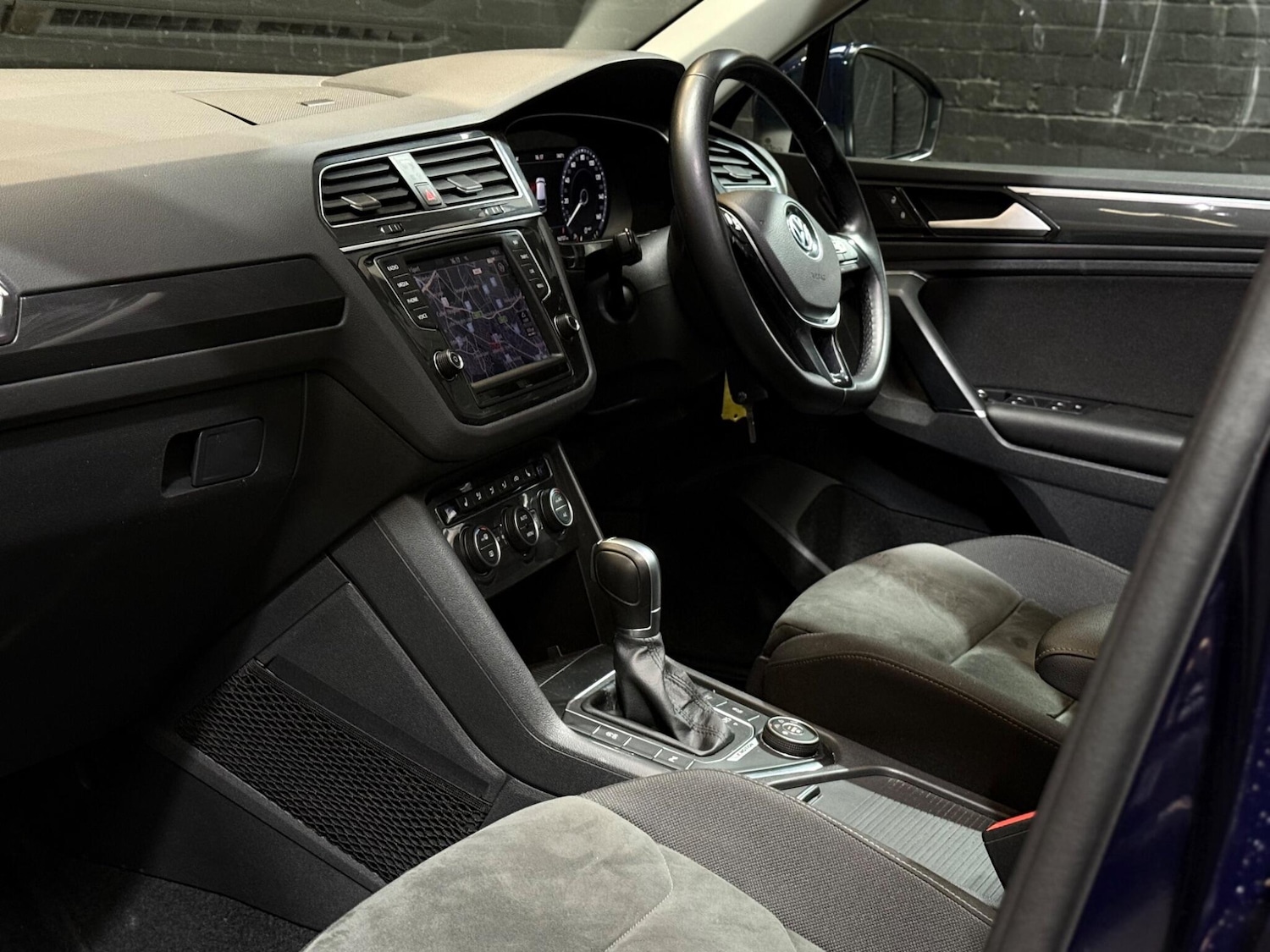 Used Volkswagen Tiguan 2016 for sale - 76152419: Photo 42