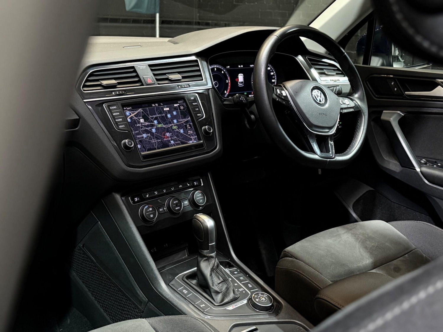 Used Volkswagen Tiguan 2016 for sale - 76152419: Photo 52