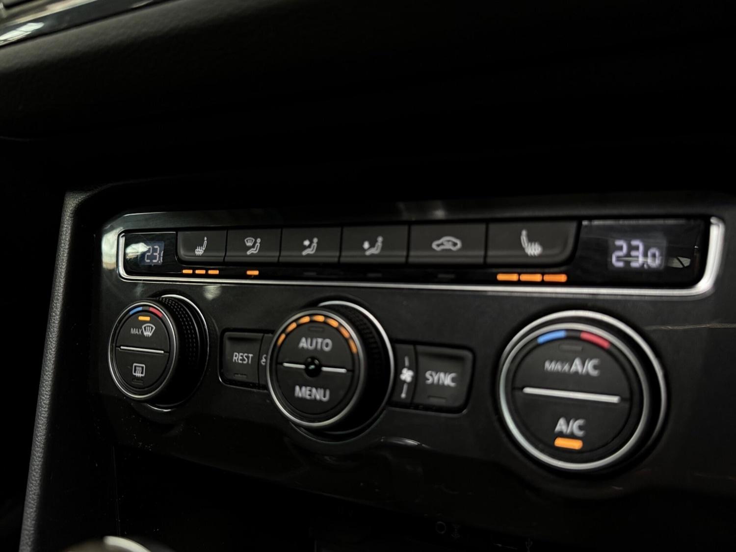 Used Volkswagen Tiguan 2016 for sale - 76152419: Photo 9