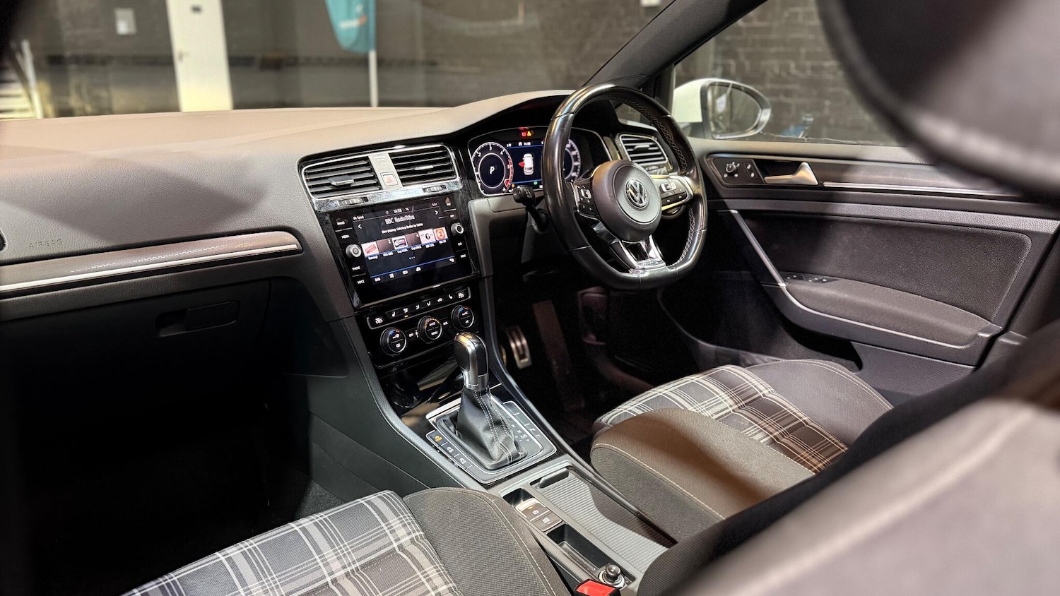 Used Volkswagen Golf 2017 for sale - 76607569: Photo 17