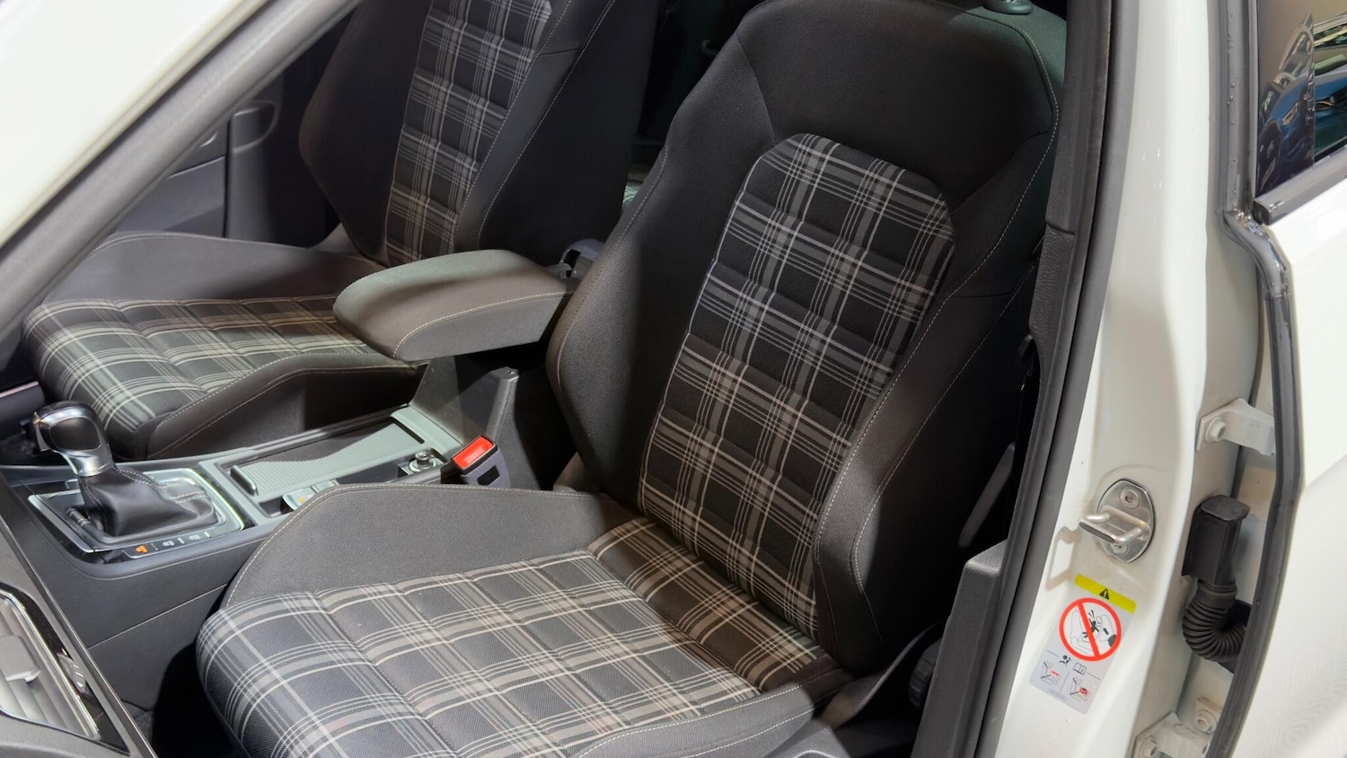 Used Volkswagen Golf 2017 for sale - 76607569: Photo 19