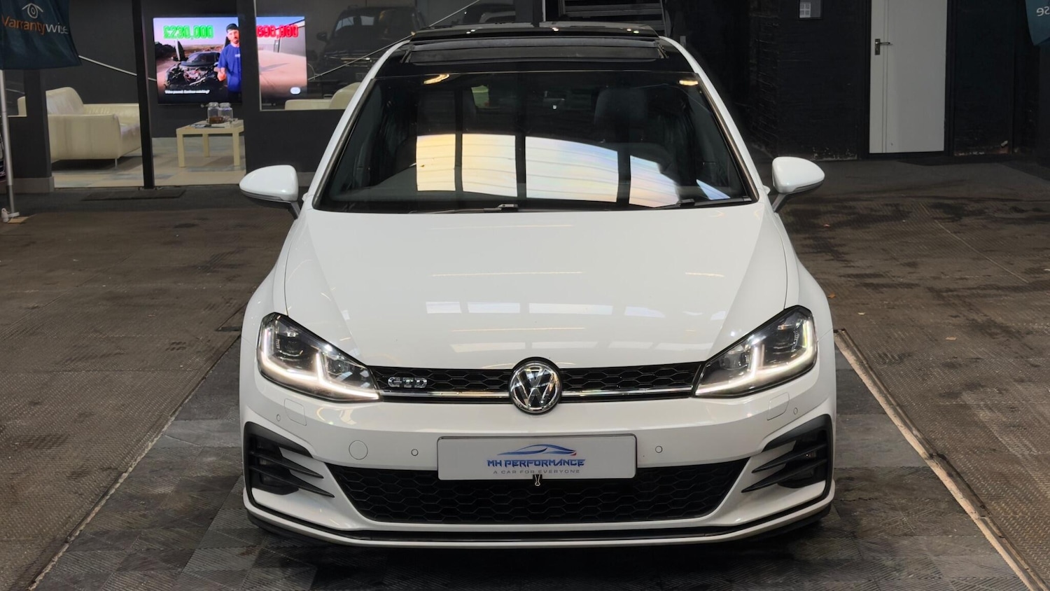 Used Volkswagen Golf 2017 for sale - 76607569: Photo 2