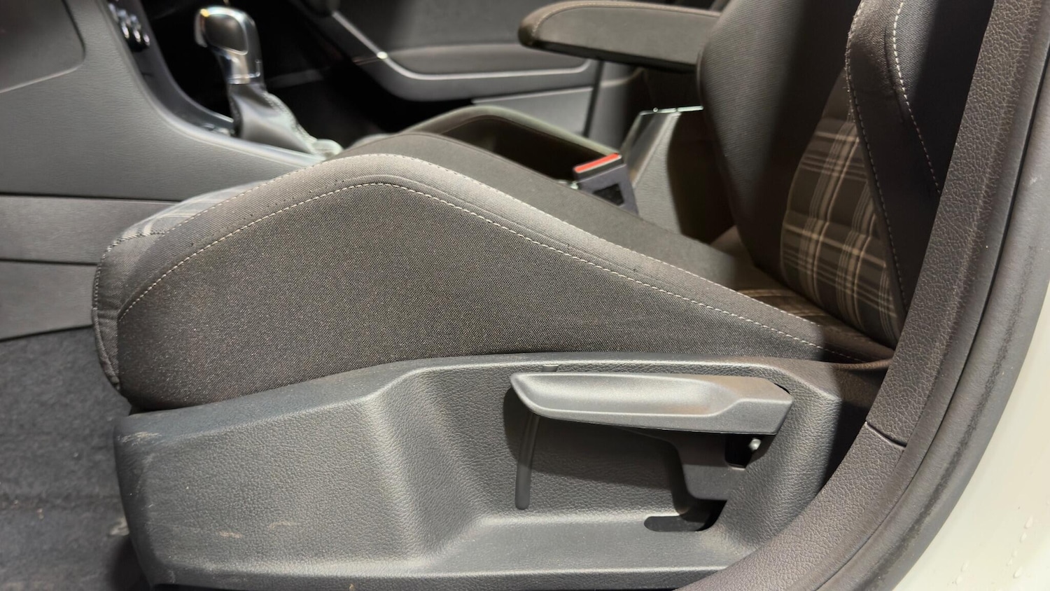 Used Volkswagen Golf 2017 for sale - 76607569: Photo 33