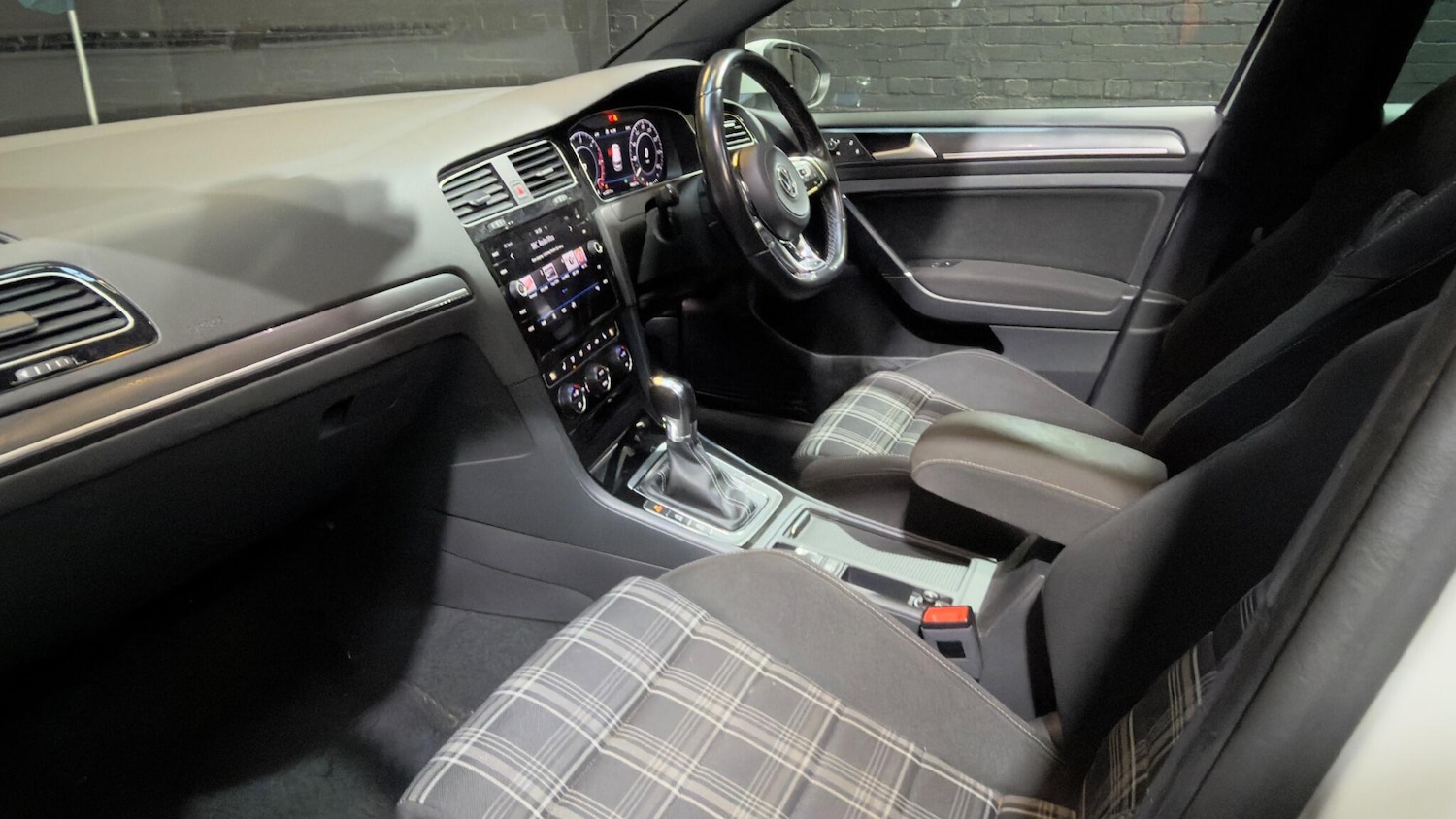 Used Volkswagen Golf 2017 for sale - 76607569: Photo 35