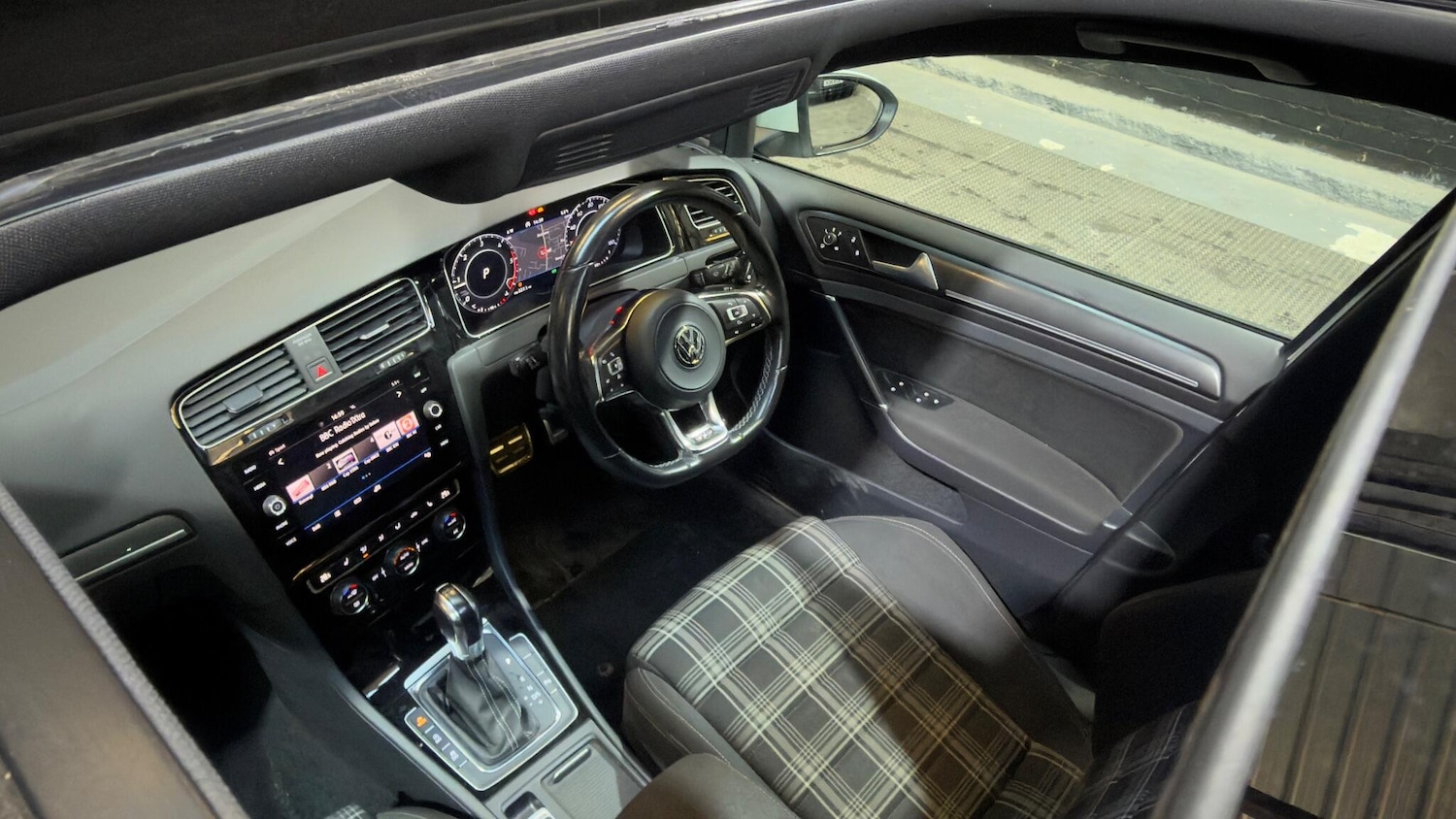 Used Volkswagen Golf 2017 for sale - 76607569: Photo 37