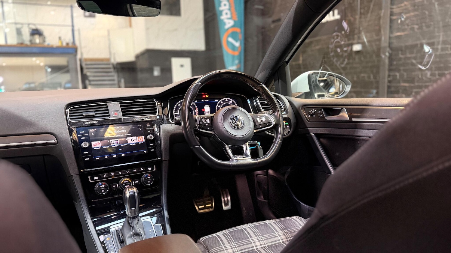 Used Volkswagen Golf 2017 for sale - 76607569: Photo 4