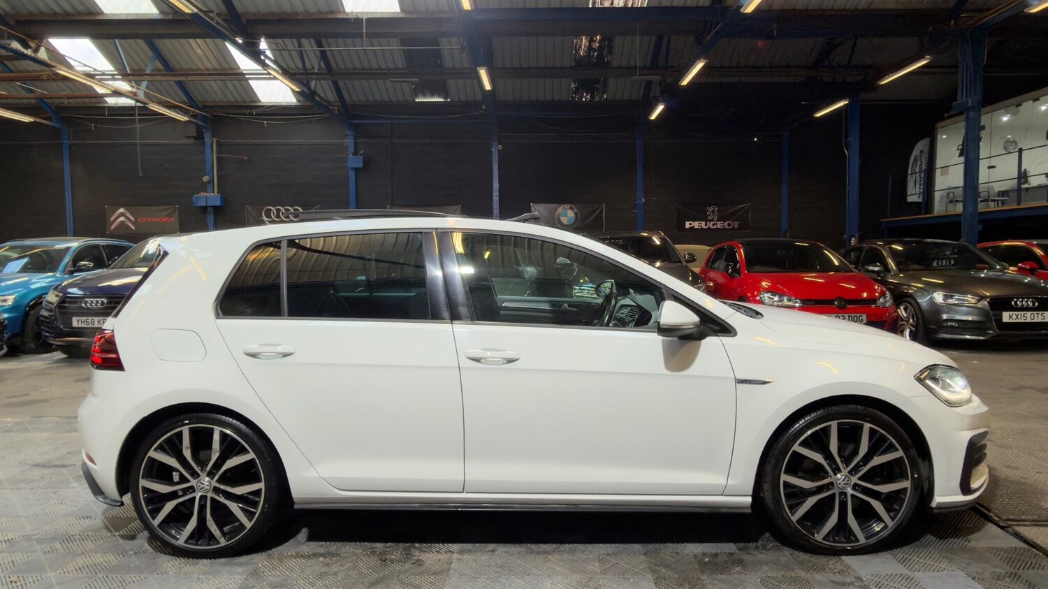 Used Volkswagen Golf 2017 for sale - 76607569: Photo 50